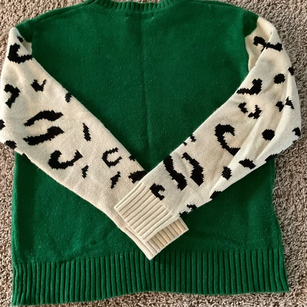 Angashion Leopard Crewneck Sweater, Women’s Sz L - Picture 7 of 8